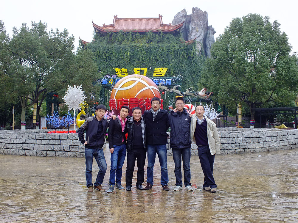 日皮视频免费看软件横店影视基地留影