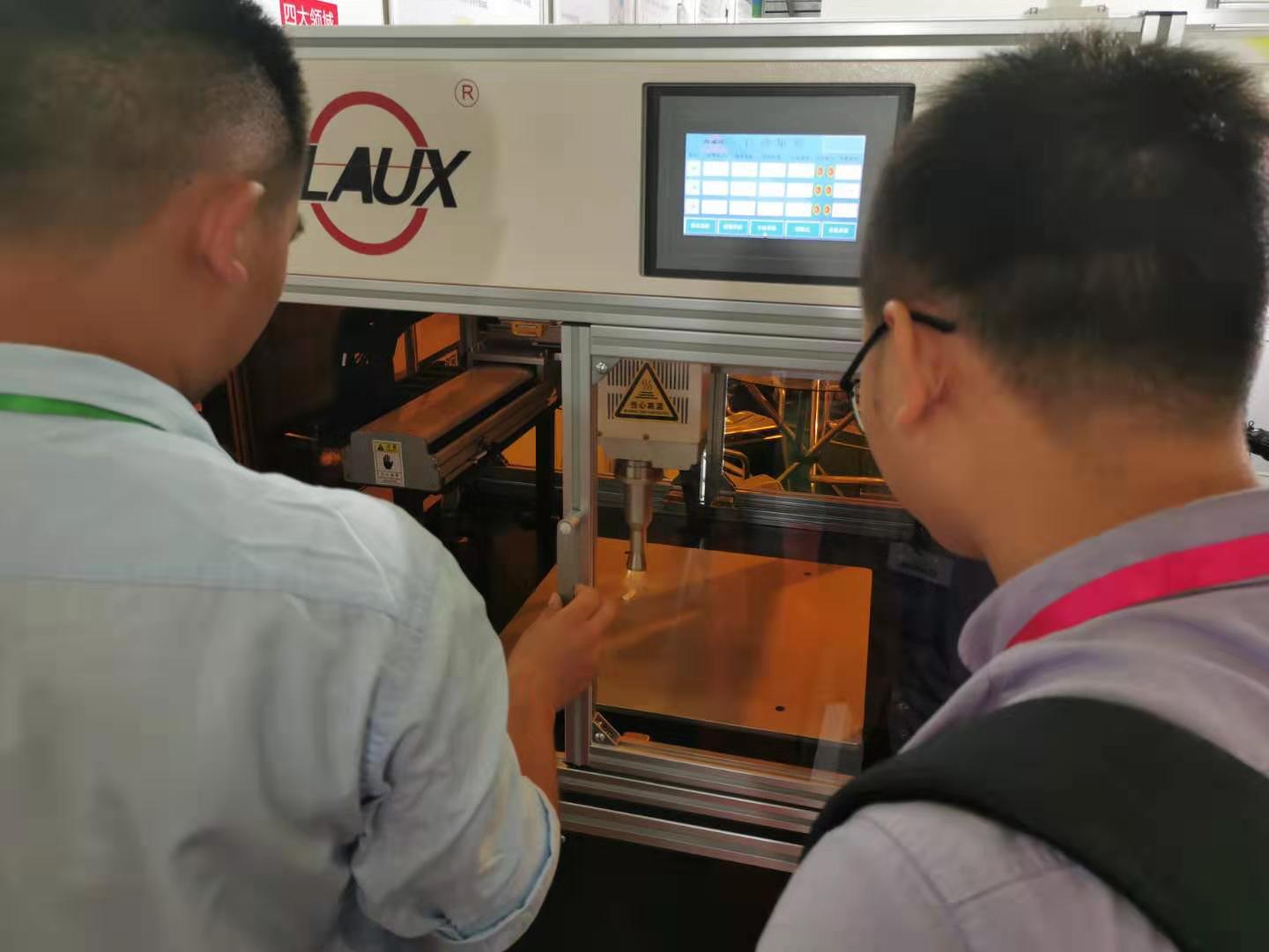 日皮视频免费看软件日皮视频APP在线看黄机亮相汽车内外饰展，现场测试验证获好评-日皮视频免费看软件日皮视频APP下载安装