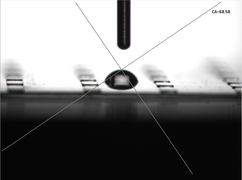 低压真空等离子表面活化处理前，表面水滴角度数为68.5°-日皮视频免费看软件日皮视频APP在线看黄机