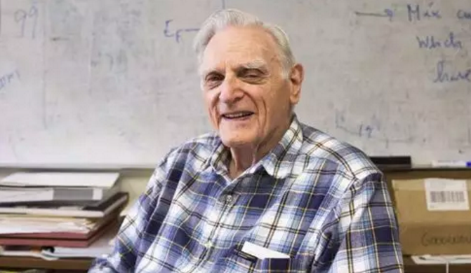 本次诺奖获得者约翰·B·古迪纳夫-日皮视频免费看软件日皮视频APP在线看黄机