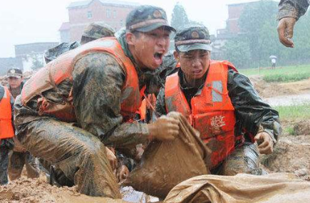 武警官兵执行防汛工作-日皮视频免费看软件日皮视频APP在线看黄设备